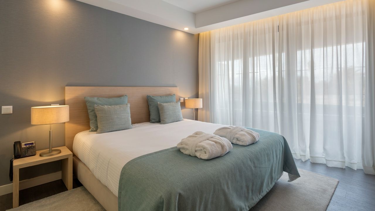 Yoga Retreat with Yoga Coaches Matt Huy & Saz Newman at Longevity Health & Wellness Hotel