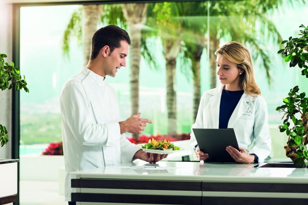 Choosing Between a Weight Management and a Detox Retreat